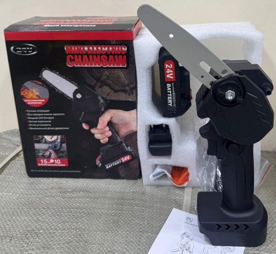 Cordless Battery Powered Electric Chainsaw for Tree Trimming, Wood Cutting